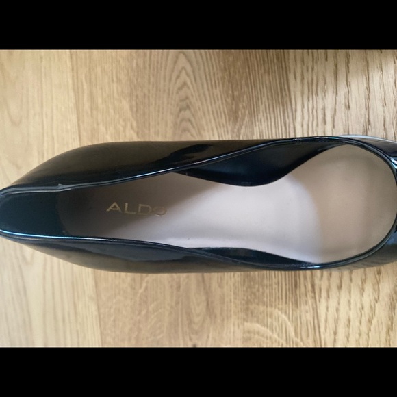 Aldo black pointed toe heel with reflective lining - Picture 3 of 6